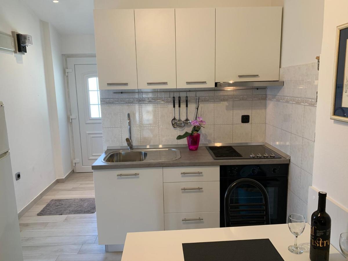 Martina ---80m From The Sea--- Appartement Pula